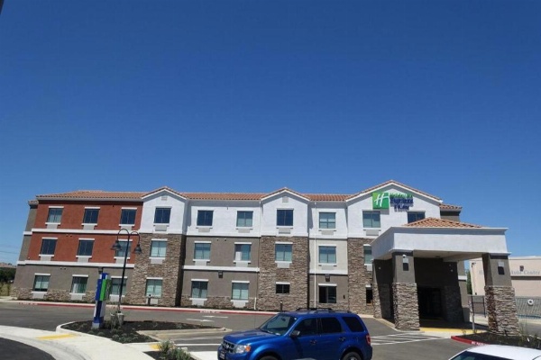 Holiday Inn Express & Suites Brentwood image 21