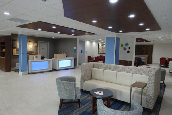 Holiday Inn Express & Suites Brentwood image 9